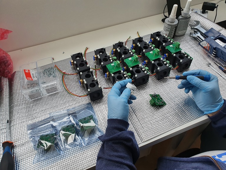 Compostronica-production